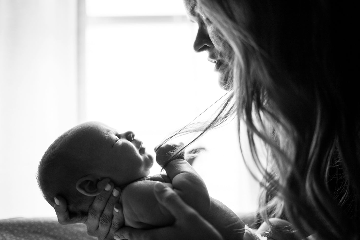 Sleeptraining newborn baby sleeping with mum